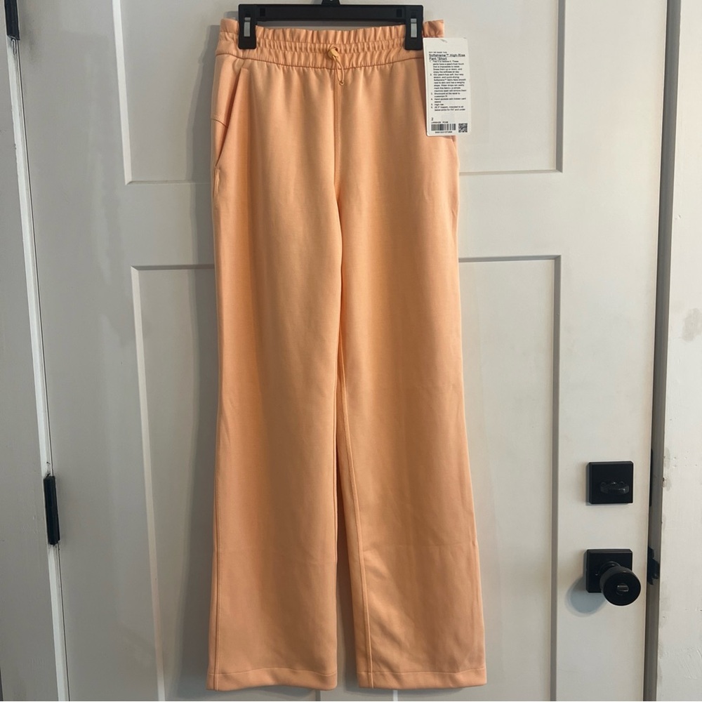 Lululemon Softstreme HR Pant, Size 2, Peachy Orange, NWT 🍊🧡🧡🧡